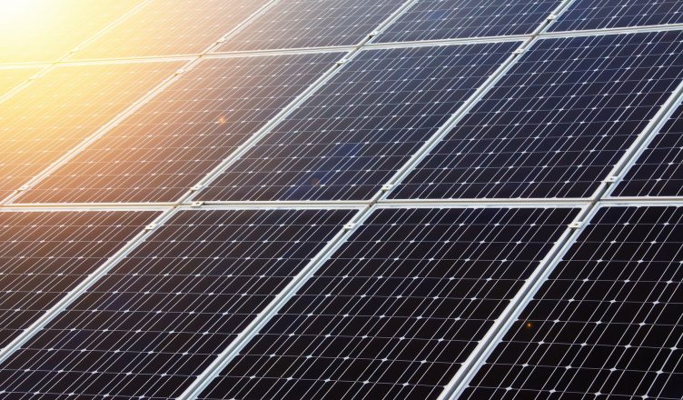 Governo do Brasil Estuda 1º Projeto Industrial Integrado de Placas Solares