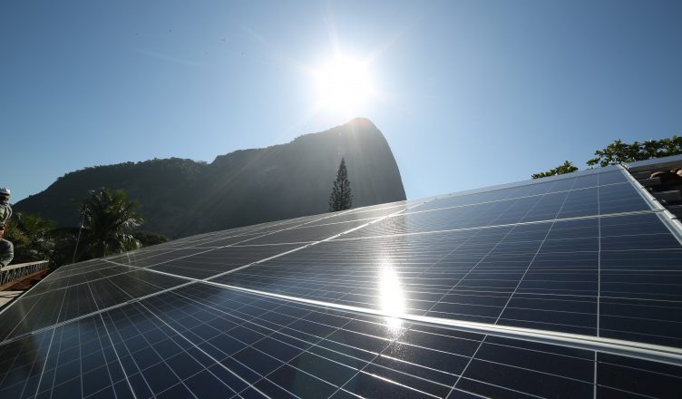 Energia Solar, Economia Para Consumidor e Crescimento Para o Brasil!